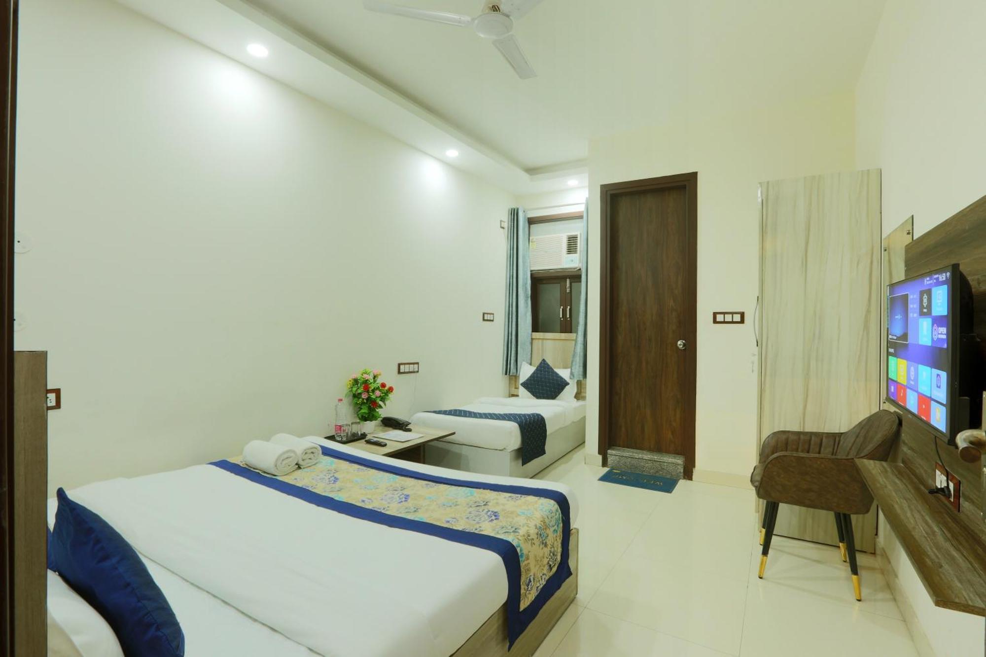 Hotel Triton Grand At Delhi Airport Нью-Дели Экстерьер фото
